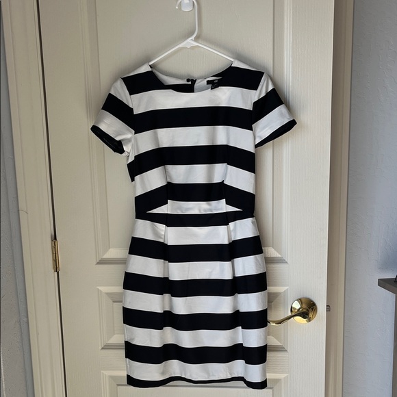 H&M Dresses & Skirts - H&M Women’s Size 6 Black and White mini dress